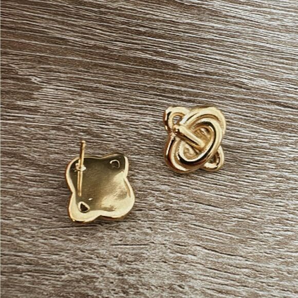 Vintage style stud earrings A596 - Picture 3 of 4